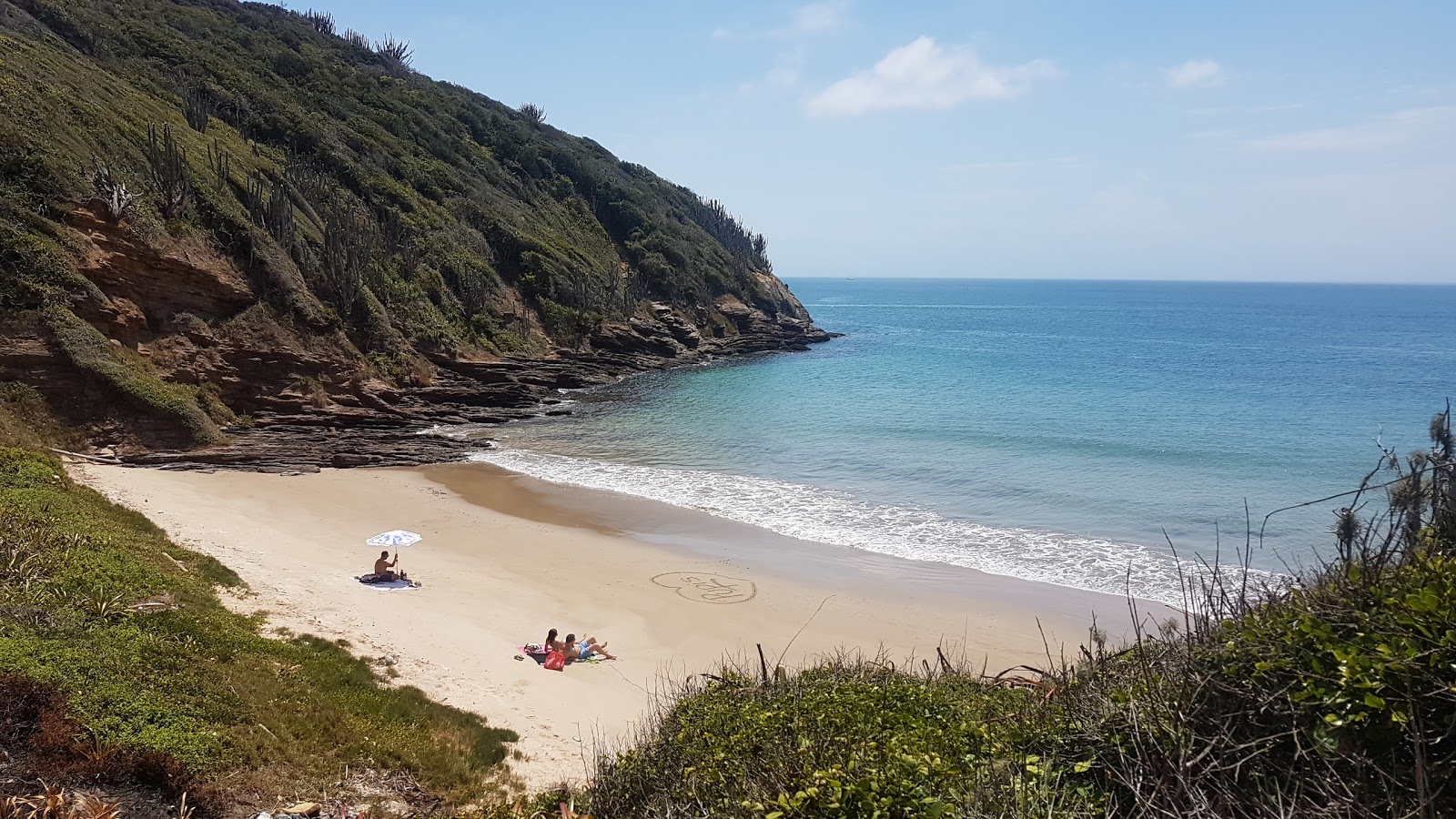 Fotografija Praia dos Amores z svetel fin pesek površino