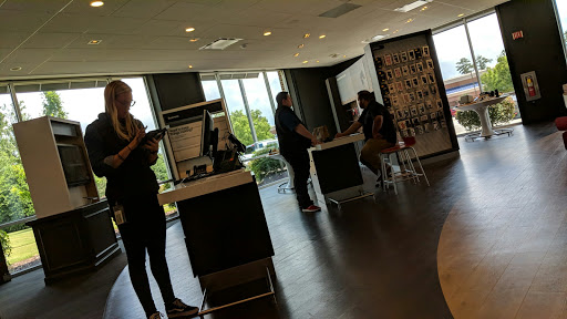 Cell Phone Store «Verizon», reviews and photos, 1910 Walnut St, Cary, NC 27518, USA