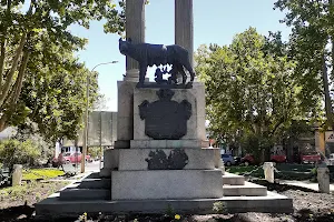 Plaza Italia - "Plaza La Loba" image
