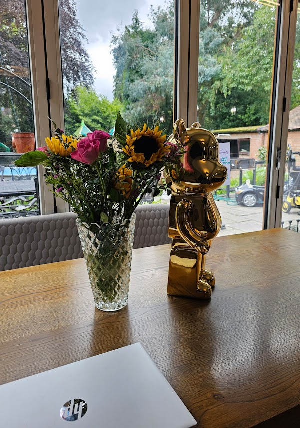 I ordered a gold bear in 50cm for my dining room, came out great.