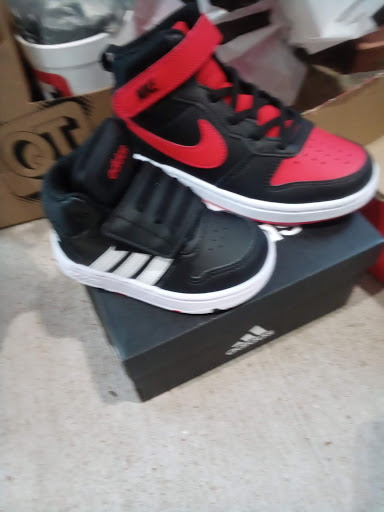 Shoe Store «DSW Designer Shoe Warehouse», reviews and photos, 8502 Eager Rd, Brentwood, MO 63144, USA