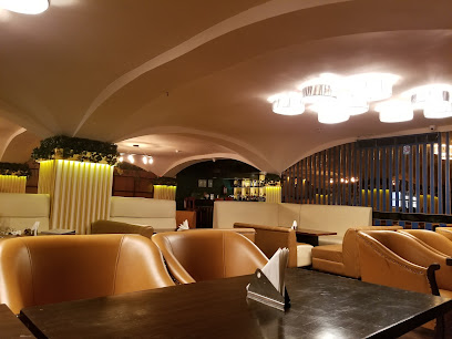 Wallstreet Café & Lounge - F-39-40, 1st, Inner Circle, Metro Gate No. 5, Connaught Place, New Delhi, Delhi 110001, India