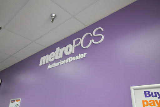 Cell Phone Store «MetroPCS Authorized Dealer», reviews and photos, 21631 Village Lakes Shopping Center Dr, Land O Lakes, FL 34639, USA
