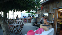 Atmosphère du Restaurant de fruits de mer Les Pieds dans l'Eau à Lège-Cap-Ferret - n°10