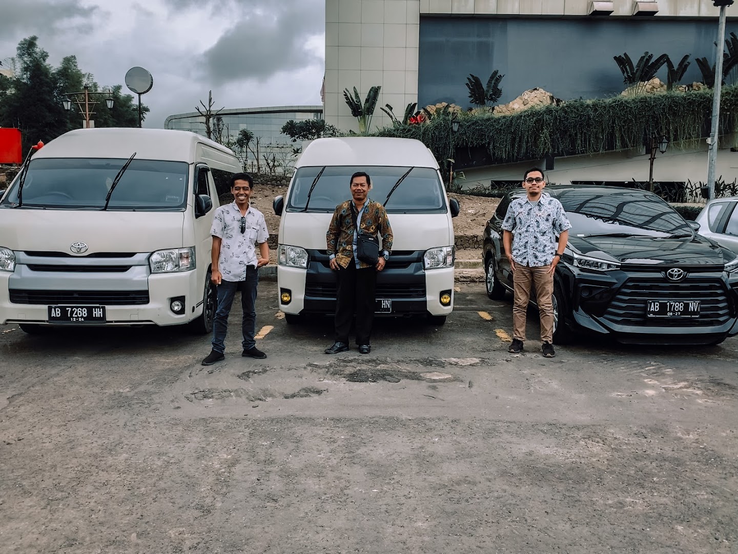 Gambar Sewa Mobil Yogyakarta