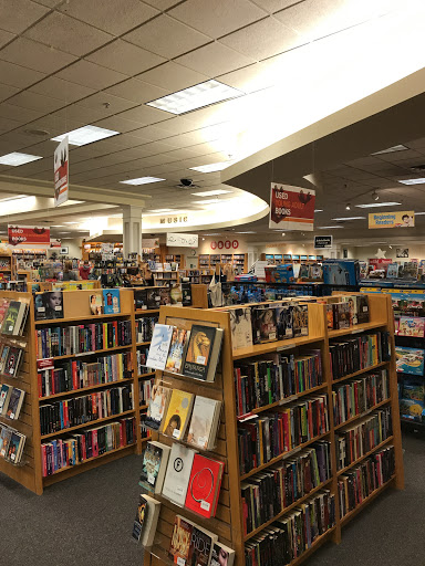 Book Store «Schuler Books & Music», reviews and photos, 2660 28th St SE, Grand Rapids, MI 49512, USA