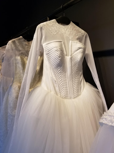 Bridal Shop «Vera Wang Bride», reviews and photos, 945 N Rush St, Chicago, IL 60611, USA