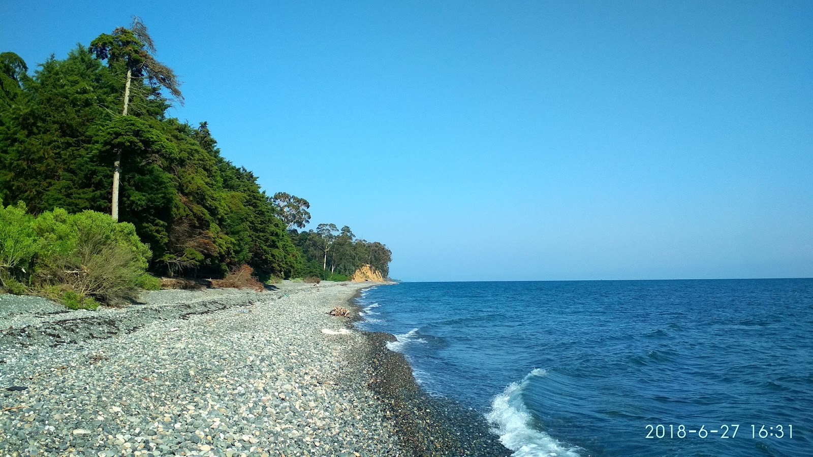 Foto van Tskurgili beach met lichte kiezelsteen oppervlakte