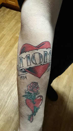 Tattoo Shop «Lady Luck Tattoo Studio», reviews and photos, 220 N Benton St, Woodstock, IL 60098, USA