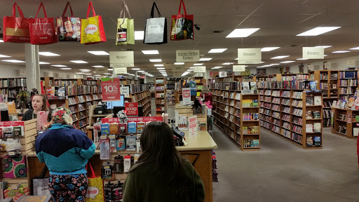 Book Store «Half Price Books», reviews and photos, 1321 SE Everett Mall Way, Everett, WA 98208, USA