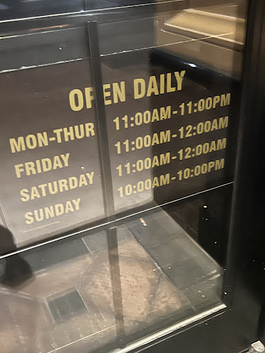 Restaurant «The Cheesecake Factory», reviews and photos, 5799 N Bayshore Dr, Glendale, WI 53217, USA