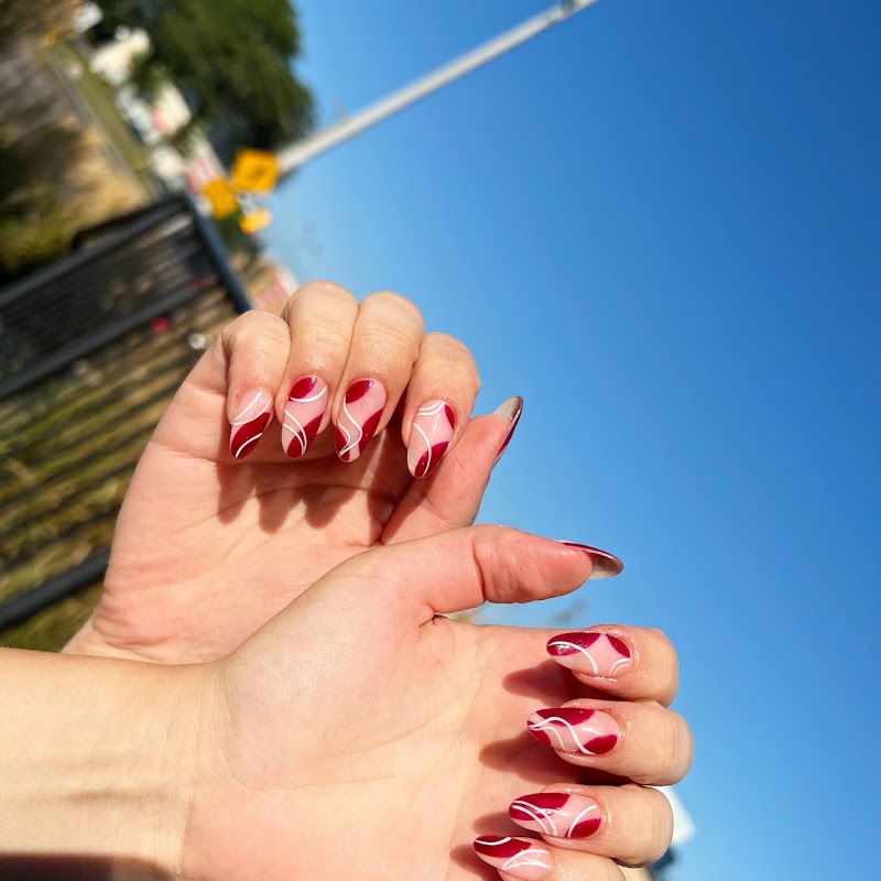 Top Queen Nails