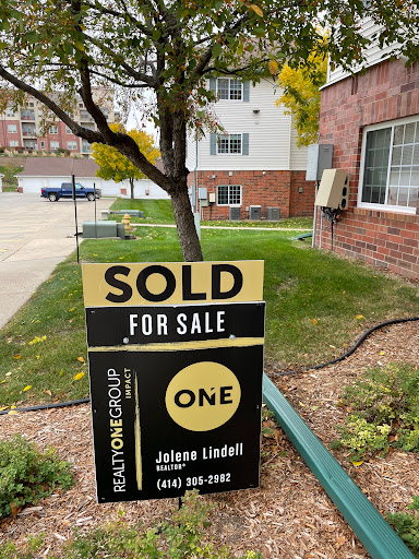 Real Estate Agency «Jolene Lindell, RE/MAX Real Estate Concepts», reviews and photos, 4800 Mills Civic Pkwy, West Des Moines, IA 50265, USA