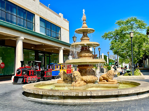 Shopping Mall «Westfield Old Orchard», reviews and photos, 4905 Old Orchard Shopping Center, Skokie, IL 60077, USA
