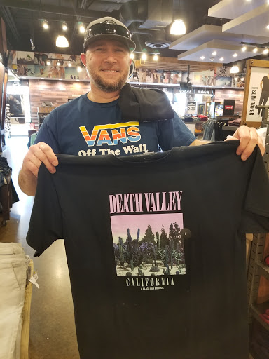 Clothing Store «Tillys», reviews and photos, 6581 N Riverside Dr, Fresno, CA 93722, USA