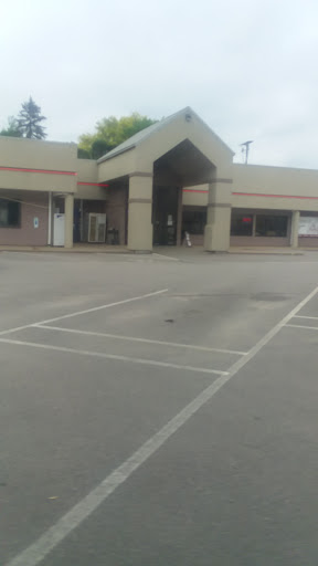 Beer Store «Family Beer & Liquor Store», reviews and photos, 20200 US Rte 20 Frontage Rd, East Dubuque, IL 61025, USA