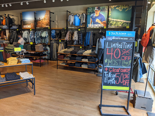 Clothing Store «Eddie Bauer Outlet», reviews and photos, 18501 Outlet Blvd #300, Chesterfield, MO 63005, USA