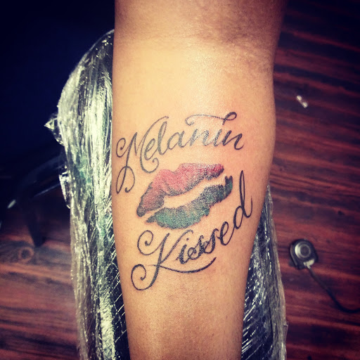 Tattoo Shop «No Egrets Tattoo Studios», reviews and photos, 1128 College St, Clarksville, TN 37040, USA