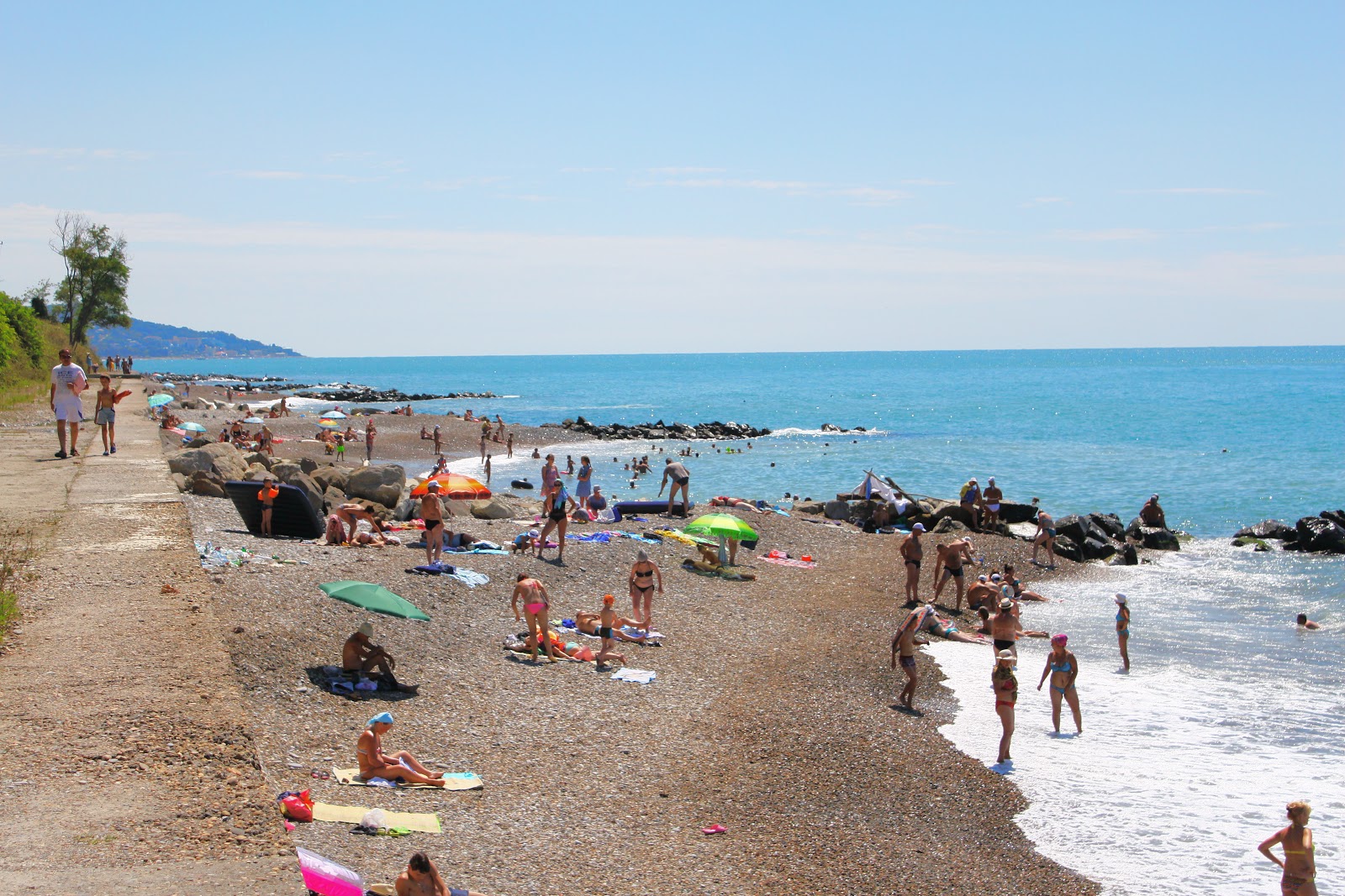 Photo de Vardane beach avec l'eau turquoise de surface