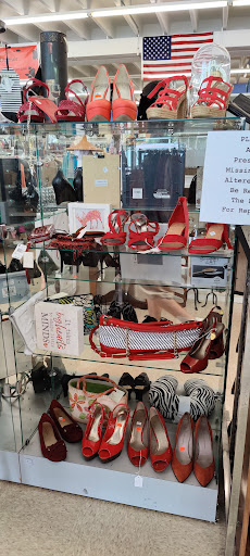 Clothing Store «Furry Friends Thrift», reviews and photos, 615 W Indiantown Rd, Jupiter, FL 33458, USA