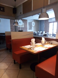 Atmosphère du Restaurant Le Grillon à Saint-Marcellin - n°2