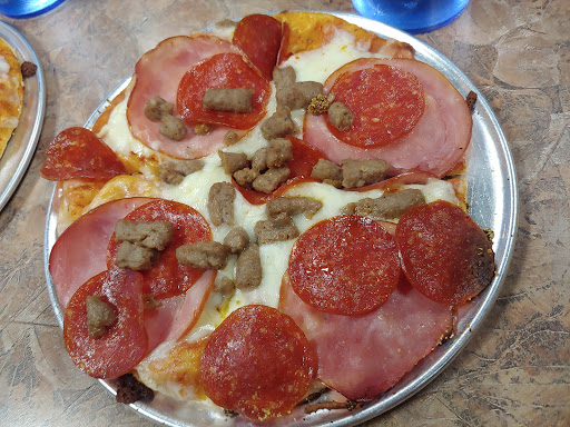 Pizza Restaurant «Roaring Rapids Pizza Company», reviews and photos, 4006 Franklin Blvd, Eugene, OR 97403, USA