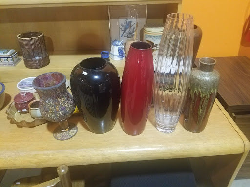 Thrift Store «Brown Elephant Resale Shop», reviews and photos, 217 Harrison St, Oak Park, IL 60304, USA