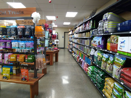 Pet Supply Store «Mud Bay», reviews and photos, 3 Monroe Pkwy, Lake Oswego, OR 97035, USA