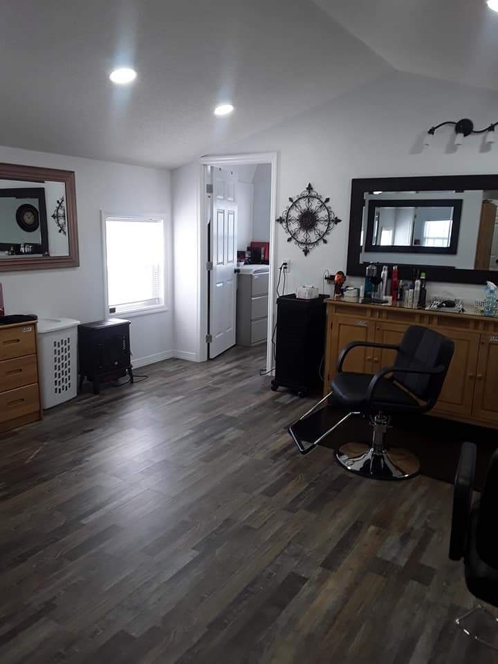 Margarets Salon 40769