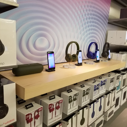 Computer Store «Apple Willow Grove Park», reviews and photos, 2500 W Moreland Rd, Willow Grove, PA 19090, USA