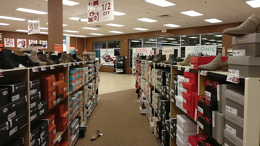 Shoe Store «Famous Footwear», reviews and photos, 371 Putnam Pike, Smithfield, RI 02917, USA