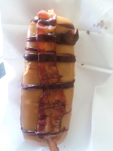 Bakery «Sweet Retreat Cake Boutique», reviews and photos, 227 N Main St, Loyal, WI 54446, USA