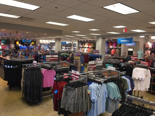 Sportswear Store «Columbia Sportswear Outlet», reviews and photos, 3 Monroe Pkwy, Lake Oswego, OR 97035, USA