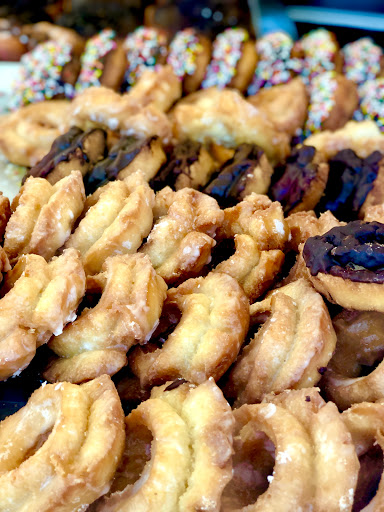 Donut Shop «Donut Hut», reviews and photos, 2025 W Magnolia Blvd, Burbank, CA 91506, USA