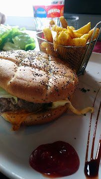 Hamburger du Restaurant Le Charleston à Saint-Aubin-sur-Mer - n°5