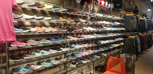 Sporting Goods Store «Fleet Feet Sports - Old Town», reviews and photos, 1620 N Wells St, Chicago, IL 60614, USA