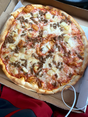 #1 best pizza place in Burlington - Victoria's Pizza