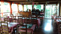 Atmosphère du Restaurant La Guinguette du Port à Châteauneuf-du-Faou - n°4