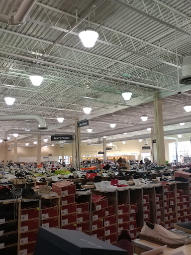 Shoe Store «DSW Designer Shoe Warehouse», reviews and photos, 5518 Leesburg Pike, Falls Church, VA 22041, USA