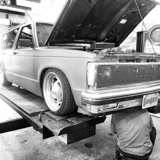 Auto Repair Shop «Mad Hatter Auto Repairs and Mufflers», reviews and photos, 4916 W Linebaugh Ave #101, Tampa, FL 33624, USA