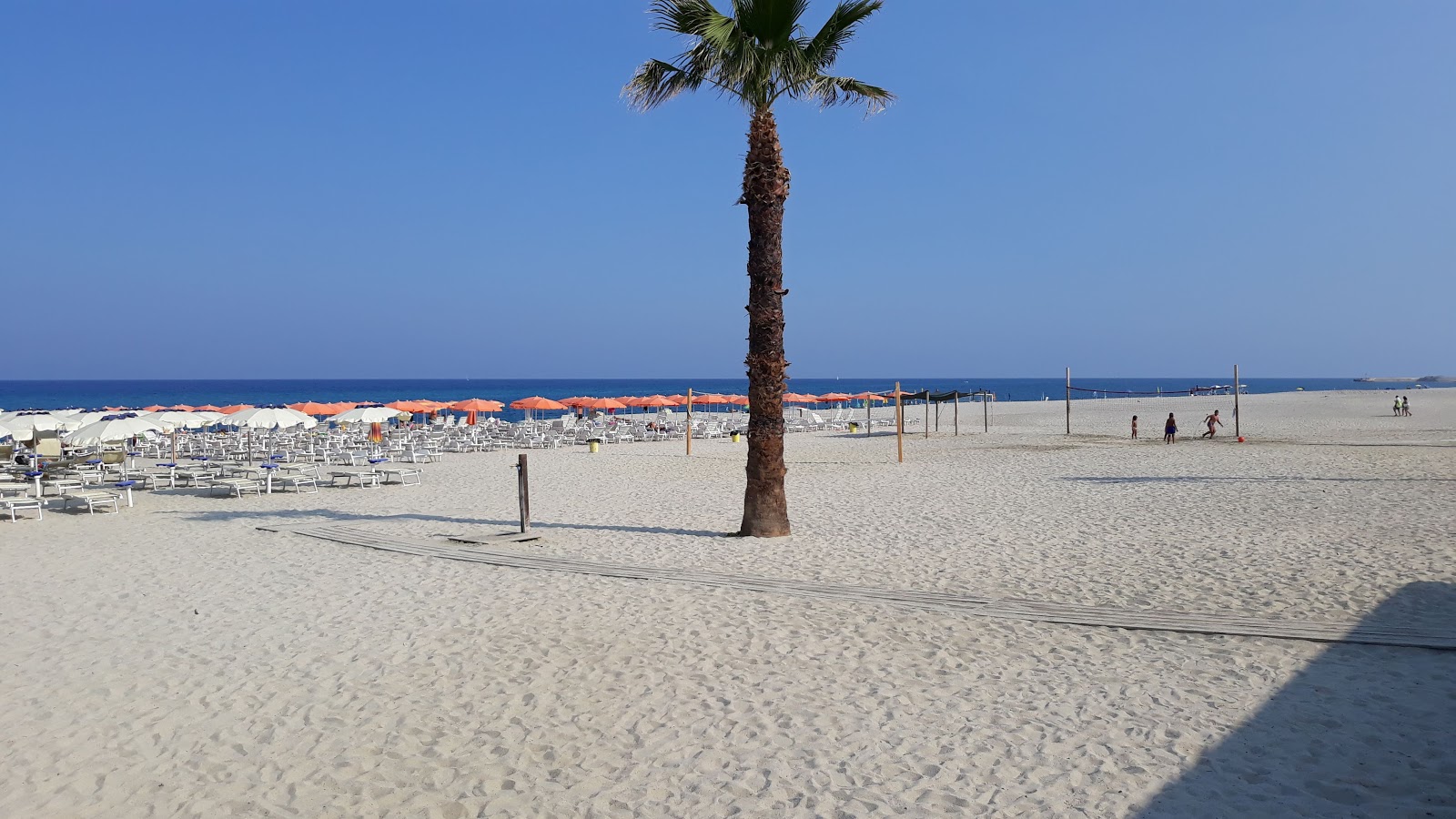 Φωτογραφία του Spiaggia di Isca Marina με επίπεδο καθαριότητας εν μέρει καθαρό