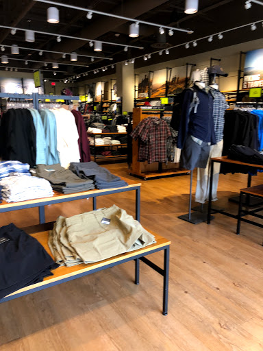 Clothing Store «Eddie Bauer Outlet», reviews and photos, 18501 Outlet Blvd #300, Chesterfield, MO 63005, USA