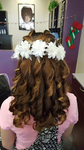 Beauty Salon «A Cut Above Family Haircare», reviews and photos, 3960 N Oracle Rd, Tucson, AZ 85705, USA