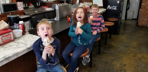 Restaurant «Miller Drug Ice Cream & Soda Shoppe», reviews and photos, 212 1st Ave E, Oneonta, AL 35121, USA