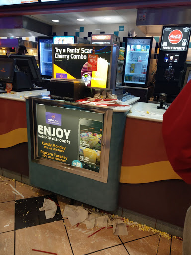 Movie Theater «Regal Cinemas Coldwater Crossing 14», reviews and photos, 211 W Washington Center Rd, Fort Wayne, IN 46825, USA