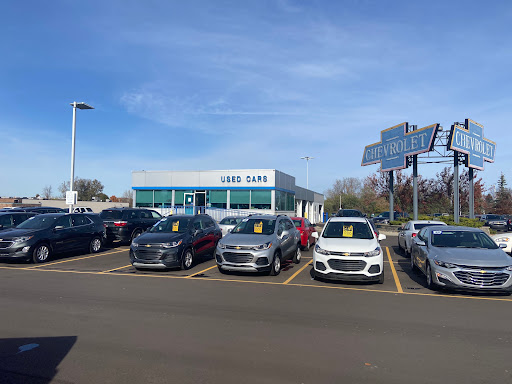 Car Dealer «Vic Canever Chevrolet», reviews and photos, 3000 Owen Rd, Fenton, MI 48430, USA