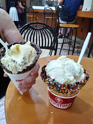Ice Cream Shop «Cold Stone Creamery», reviews and photos, 114 W 47th St, Kansas City, MO 64112, USA