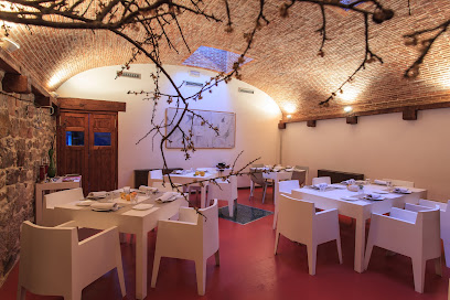 Vinoteca La Cava restaurante - Av. Alisas, 33, 39720 La Cavada, Cantabria, Spain