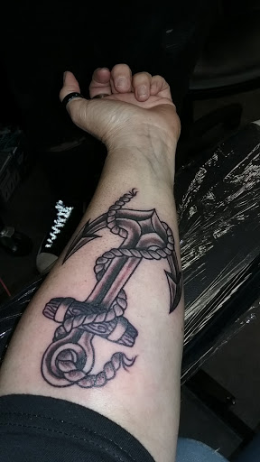 Tattoo Shop «Tempest Tattoo Studio», reviews and photos, 714 E College St, Dickson, TN 37055, USA