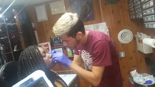 Tattoo Shop «Chi Town Tattoo & Body Piercing», reviews and photos, 5056 W Lawrence Ave, Chicago, IL 60630, USA